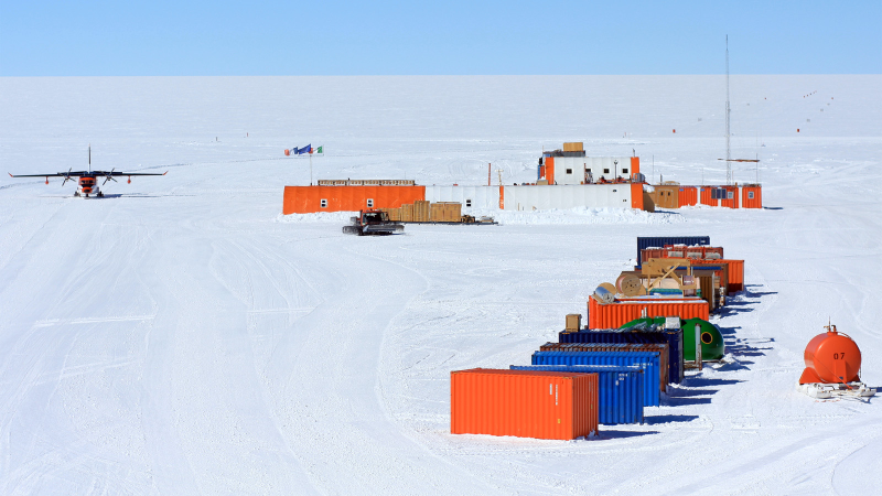 Illustration for article titled Resupplying The Concordia Base Through The Art of Polar Logistics